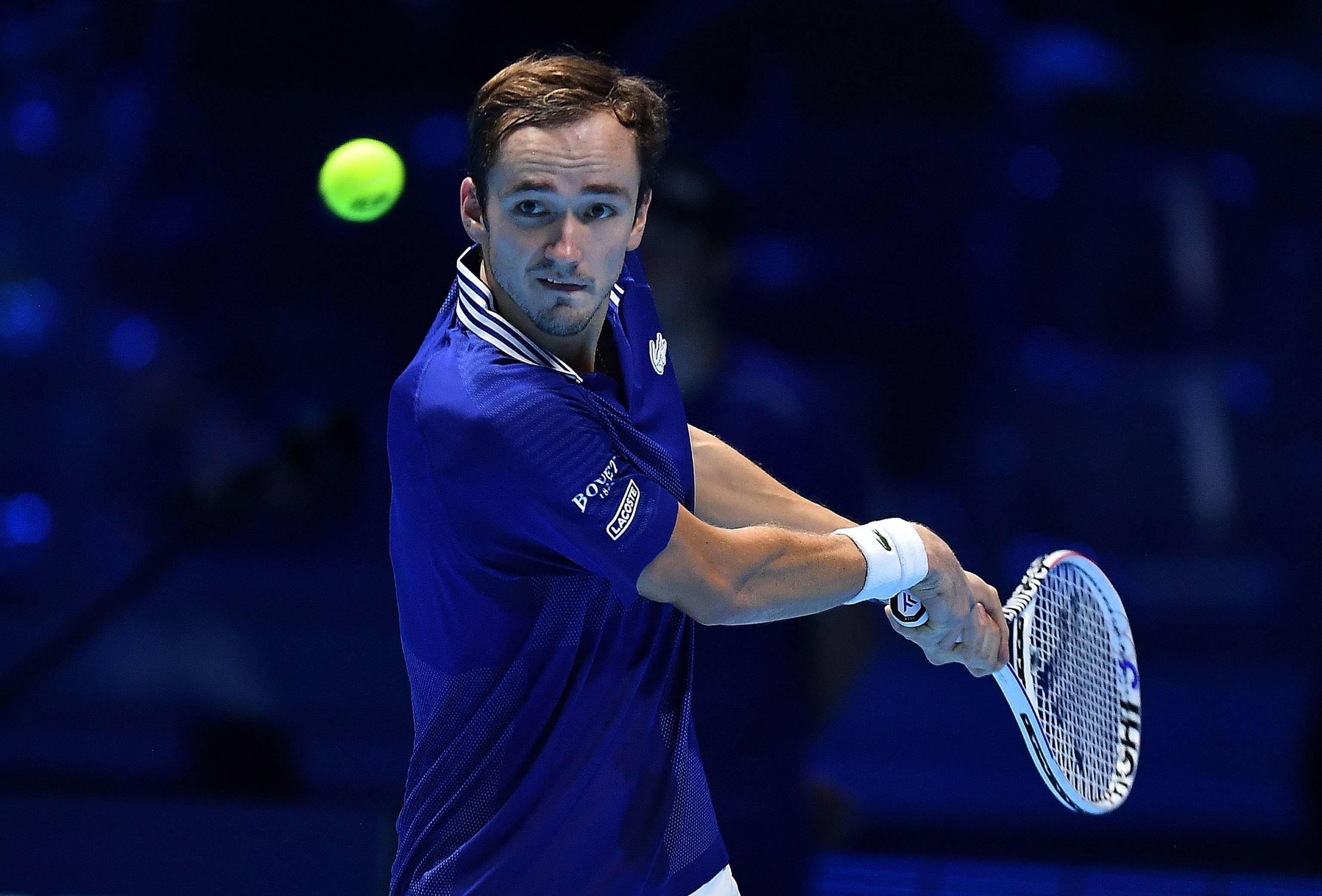 西班牙网球队爆冷意大利网球队,梅德韦杰夫高光表现的简单介绍 西班牙网球队爆冷意大利网球队,梅德韦杰夫高光表现的简单介绍