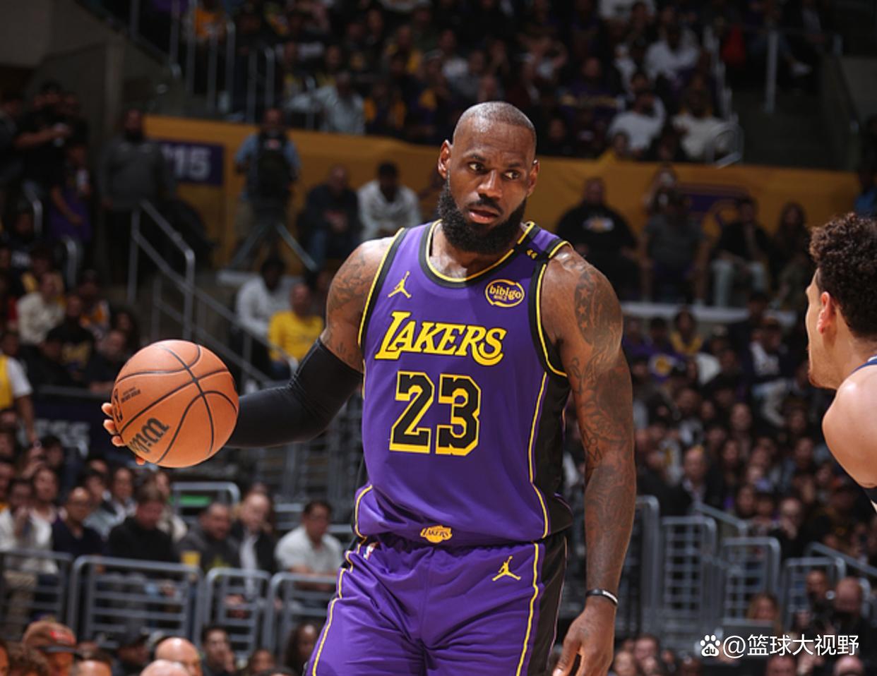 日本男篮爆冷公牛，詹姆斯绝境逆转的简单介绍