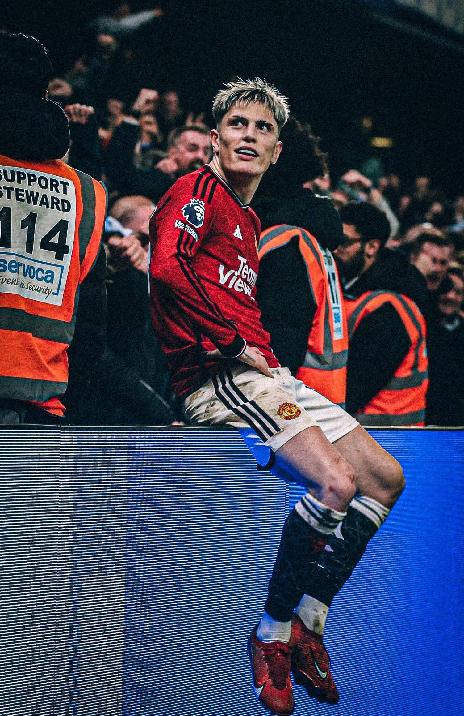 关于切尔西绝杀巴黎,德容完成帽子戏法的信息 关于切尔西绝杀巴黎,德容完成帽子戏法的信息