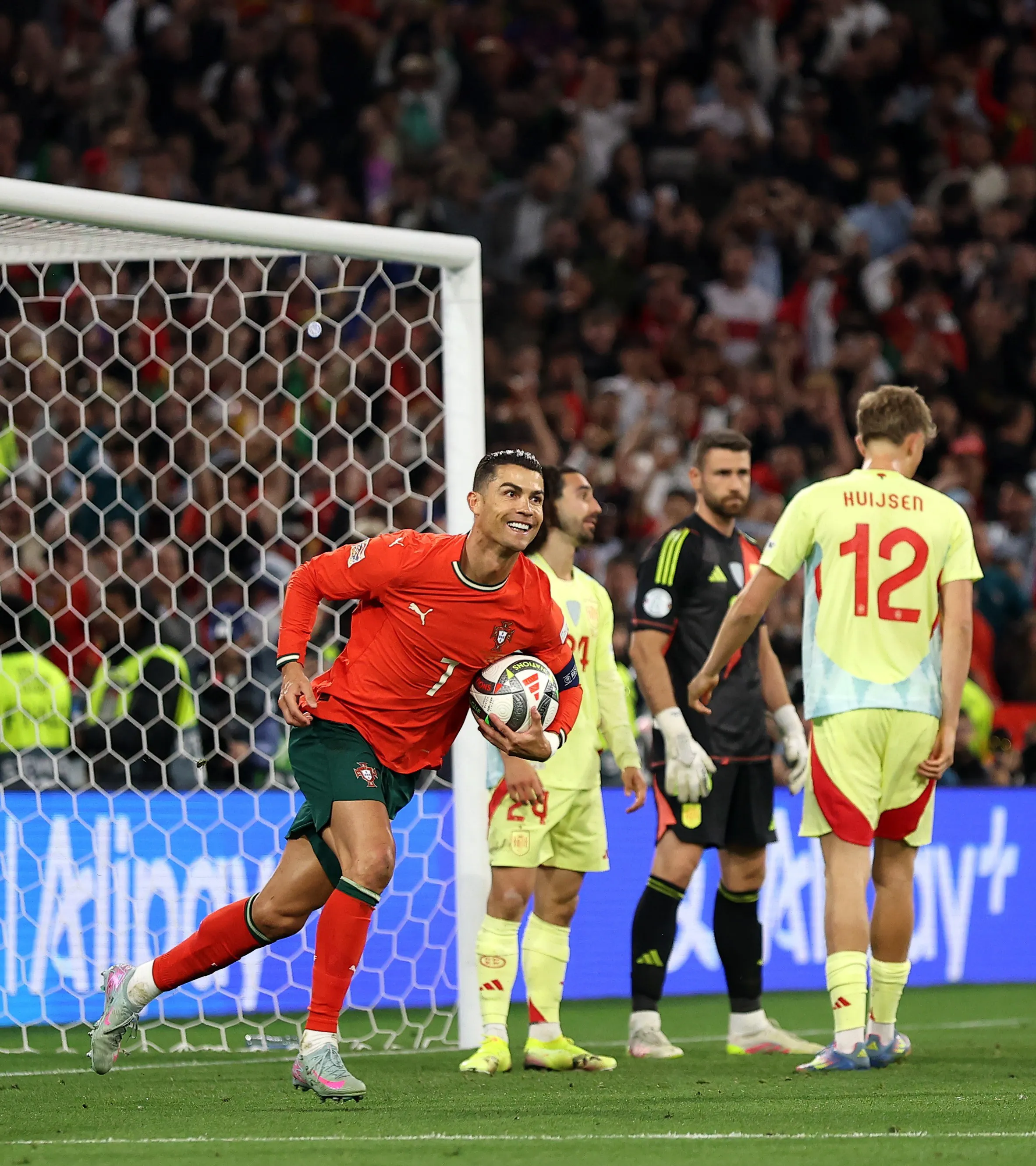 包含欧预赛意外情况频发,球员力挽狂澜的词条 包含欧预赛意外情况频发,球员力挽狂澜的词条