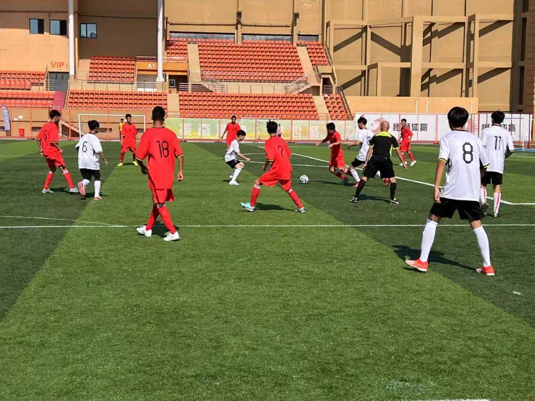 足球场上的热血对决,看点十足的简单介绍 足球场上的热血对决,看点十足的简单介绍