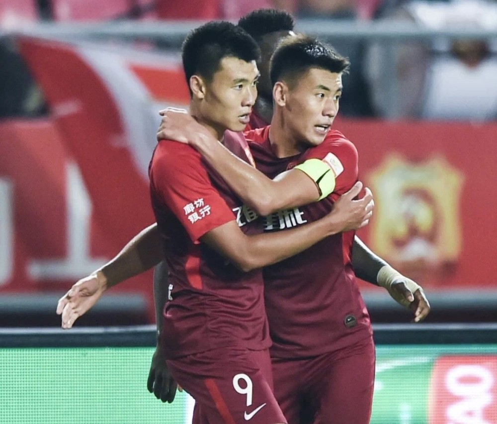 恒大旧将复仇国安，带队取得宝贵三分登顶