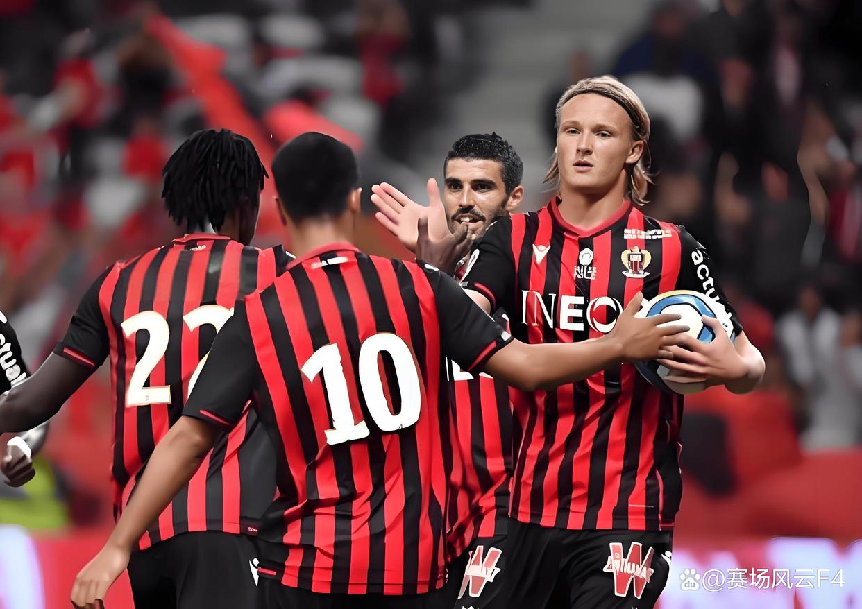 圣埃蒂安球员间的默契配合令人称赞 圣埃蒂安球员间的默契配合令人称赞