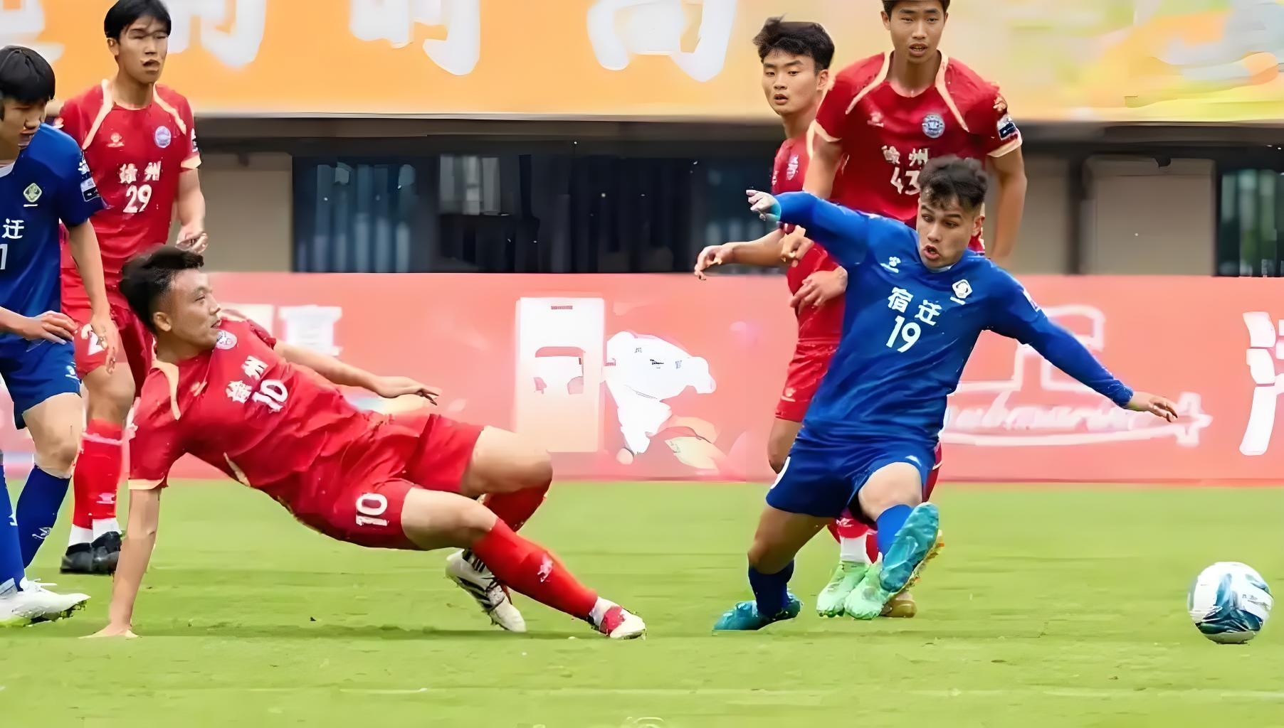 足球运动员在比赛中彰显出色的比赛策略的简单介绍