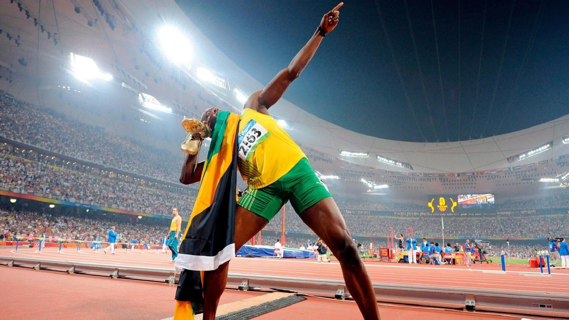 德甲争冠战焦点战，上海队速胜魔术，体育精神的跨界交响