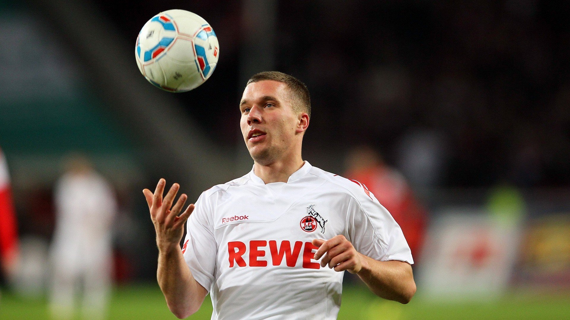 绿茵场与乒乓台的双重奇迹，日本队逆转葡萄牙，奥恰洛夫刷新不朽纪录